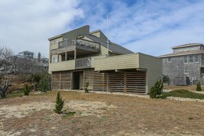 Exterior - Knock On Wood - Directly across from the beach access with terrific ocean views (Duck)