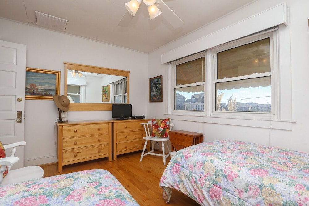 Charming and cozy one level classic beach cottage! Kitty Hawk Vrbo