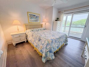 6 bedrooms, internet, bed sheets
