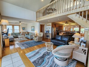 Télévision, lecteur de DVD, livres, chaîne hi-fi