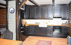 Fridge, oven, stovetop, coffee/tea maker