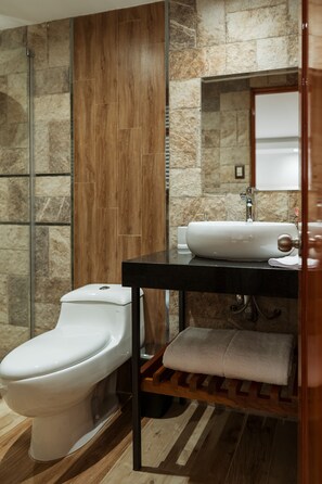 Hair dryer, towels, soap, toilet paper - San Blas Exclusivo Loft con Vista Panoramica (Cusco)