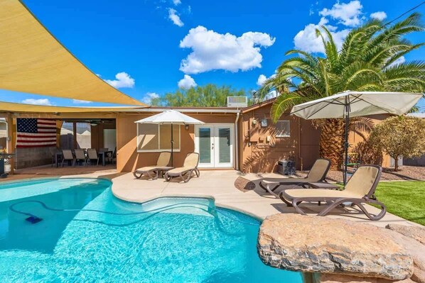 Outdoor pool, a heated pool - 4BR Scottsdale Tempe Oasis! Heated Pool & Hot Tub! (Tempe)