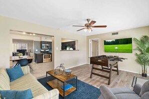 Smart TV, fireplace, video games, foosball - 4BR Scottsdale Tempe Oasis! Heated Pool & Hot Tub! (Tempe)