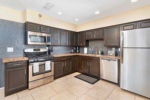 Fridge, microwave, oven, stovetop - 4BR Scottsdale Tempe Oasis! Heated Pool & Hot Tub! (Tempe)