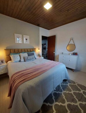 2 habitaciones, tabla de planchar con plancha, wifi y ropa de cama 