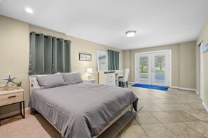 5 bedrooms, iron/ironing board, WiFi, bed sheets