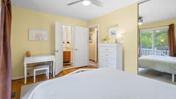 5 bedrooms, iron/ironing board, WiFi, bed sheets