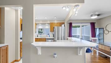 Mikroaaltouuni, uuni, liesi, astianpesukone