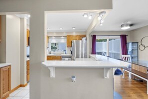 Mikroaaltouuni, uuni, liesi, astianpesukone