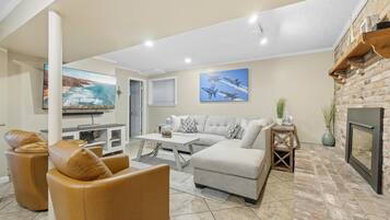 Smart TV, fireplace