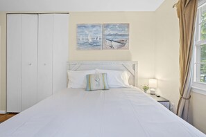 5 bedrooms, iron/ironing board, WiFi, bed sheets