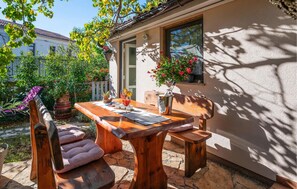 تناول الطعام بالخارج