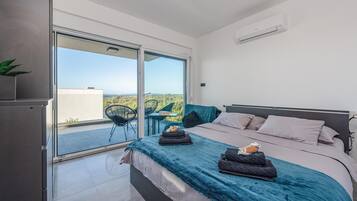 4 bedrooms, in-room safe, iron/ironing board, free WiFi