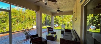 spacious 4Bedrooms,3Bathrooms Home, in the center of everything in Naples Fl.
