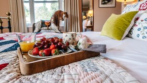 A bed with a quilt, a tray with fruit and a glass of orange juice, and a lamp in the background. - 29 Wentworth Road, Aldeburgh (Aldeburgh)