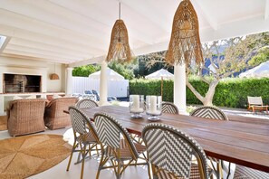 Outdoor dining - Ant's Nest | Private garden | Plunge pool (Hermanus)
