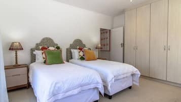 4 bedrooms, iron/ironing board, WiFi (free), bed sheets