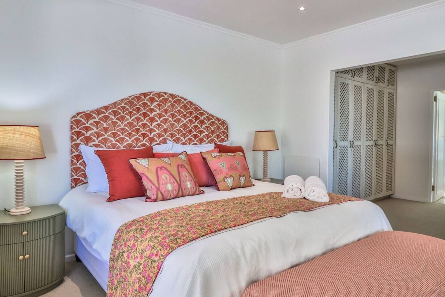4 bedrooms, iron/ironing board, free WiFi, bed sheets