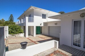Unclassified image, 4 of 40, button - Zo'luha | Spacious family home | Mountain View (Hermanus)