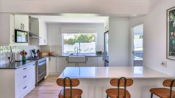 Coffee/tea maker, fridge, microwave, oven