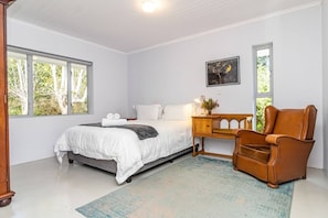 2 bedrooms, desk, iron/ironing board, WiFi (free)