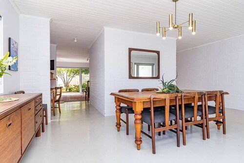 Ladybird | Designer Cottage near Grotto Beach