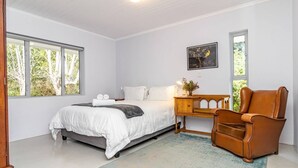 2 bedrooms, desk, iron/ironing board, WiFi (free)