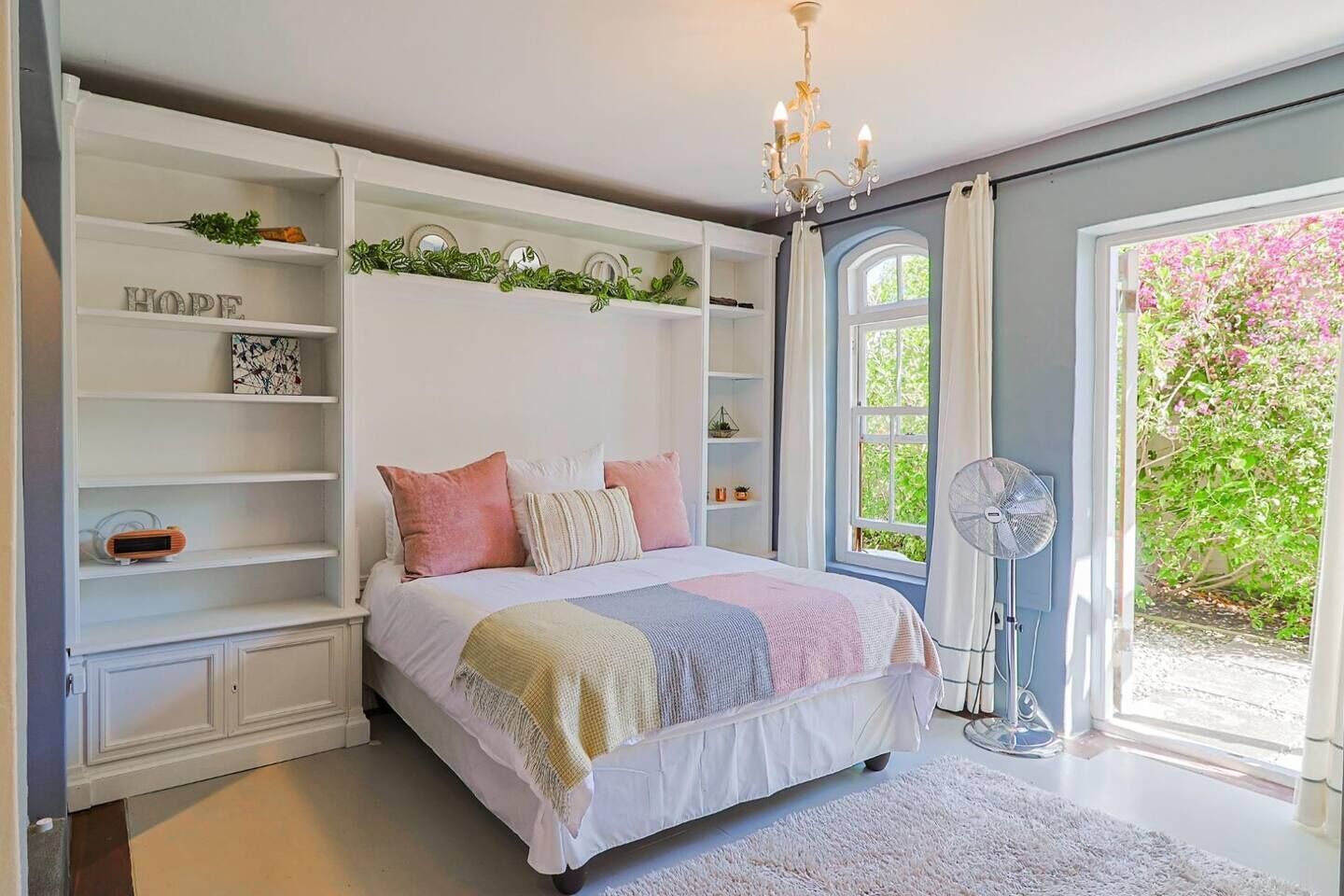 5 bedrooms, in-room safe, desk, iron/ironing board