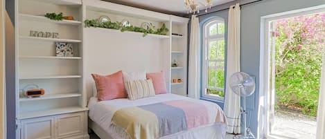 5 bedrooms, in-room safe, desk, iron/ironing board