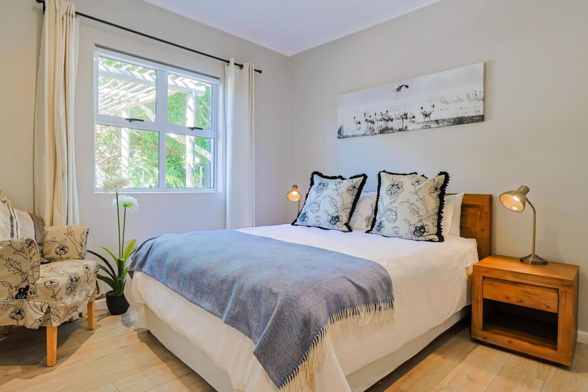 5 bedrooms, in-room safe, desk, iron/ironing board