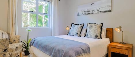 5 bedrooms, in-room safe, desk, iron/ironing board