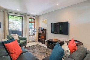 Smart-tv, pejs, stereoanlæg