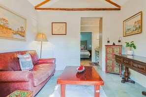 Smart TV, fireplace, stereo