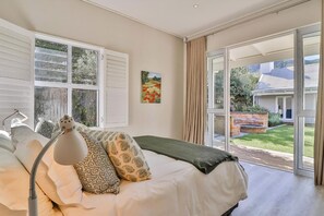 5 bedrooms, desk, iron/ironing board, free WiFi