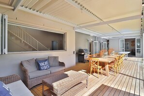 Outdoor dining - Riverside Manor | Banks of Onrus lagoon | Pool (Onrus)