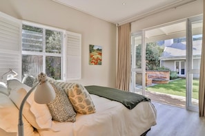 5 bedrooms, desk, iron/ironing board, free WiFi