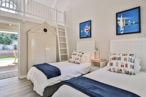 Room - Riverside Manor | Banks of Onrus lagoon | Pool (Onrus)