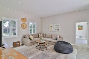 Living area - Riverside Manor | Banks of Onrus lagoon | Pool (Onrus)