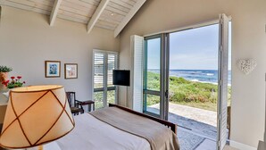 4 bedrooms, desk, iron/ironing board, WiFi (free) - Southern Comfort | Seafront | Pool & cliff path (Hermanus)