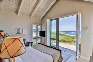 4 bedrooms, desk, iron/ironing board, free WiFi