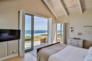 4 bedrooms, desk, iron/ironing board, free WiFi
