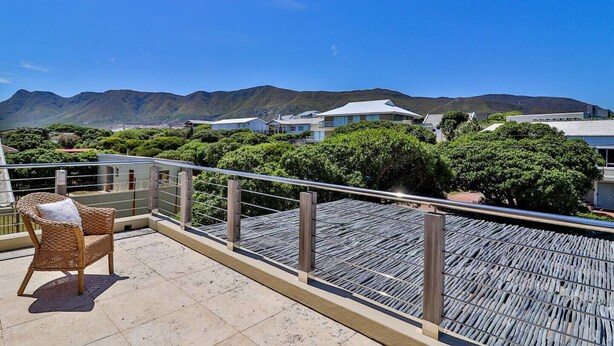 Terrace/patio - Southern Comfort | Seafront | Pool & cliff path (Hermanus)
