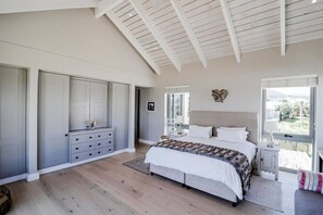 4 bedrooms, desk, iron/ironing board, free WiFi