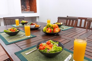 Outdoor dining - Rooftop Terrace | Grotto Beach | Exquisite ocean views (Hermanus)