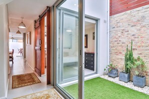 4 bedrooms, desk, iron/ironing board, free WiFi