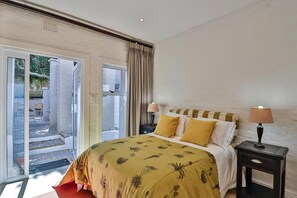 5 bedrooms, in-room safe, desk, iron/ironing board