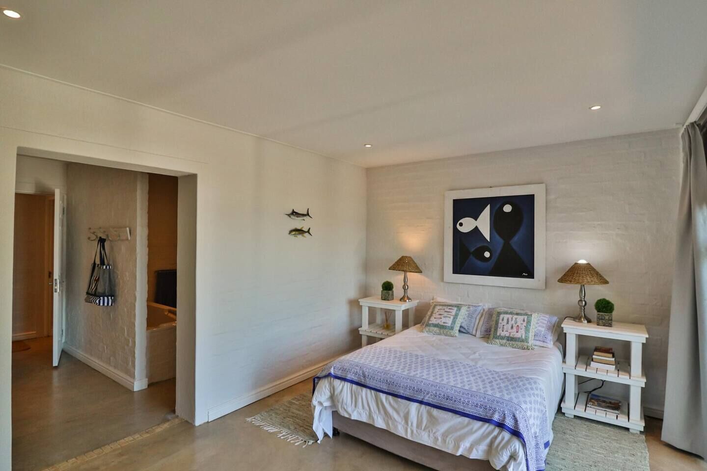 5 bedrooms, in-room safe, desk, iron/ironing board