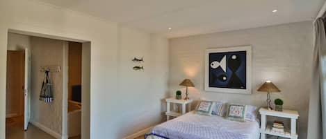 5 bedrooms, in-room safe, desk, iron/ironing board