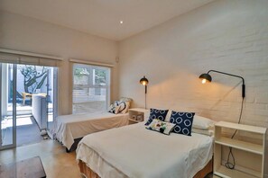 5 bedrooms, in-room safe, desk, iron/ironing board
